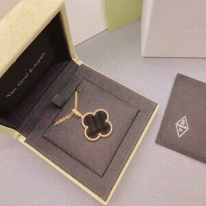 Van Cleef & Arpels Black Onyx 18k Gold Necklace for Women Black 42cm